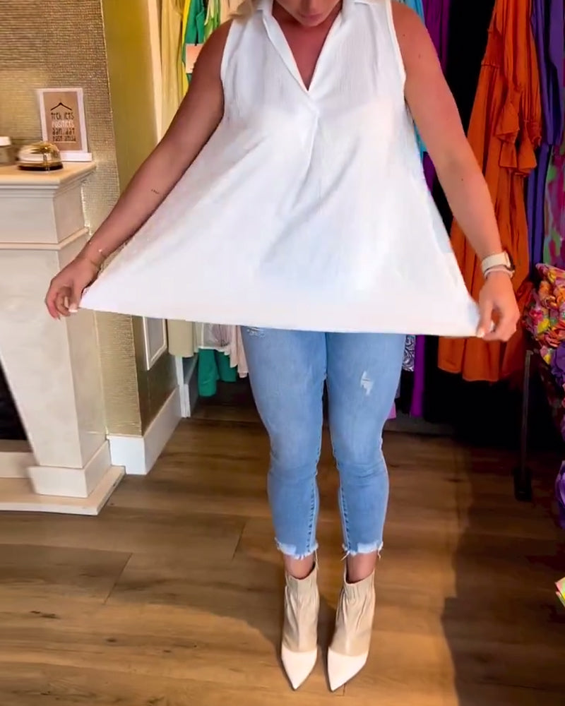 Damski Top Bez Rękawów z Ruffles i Rewersem o Eleganckiej Linii