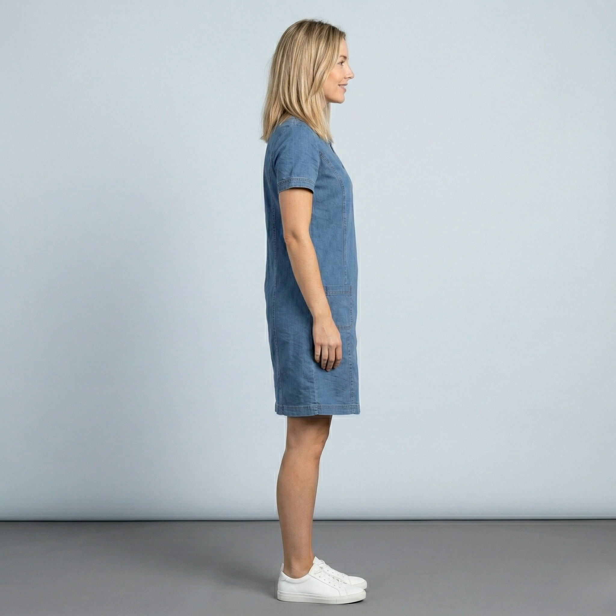 Sukienka Denim z Krótkimi Rękawami, Dekoltem V i Kieszeniami