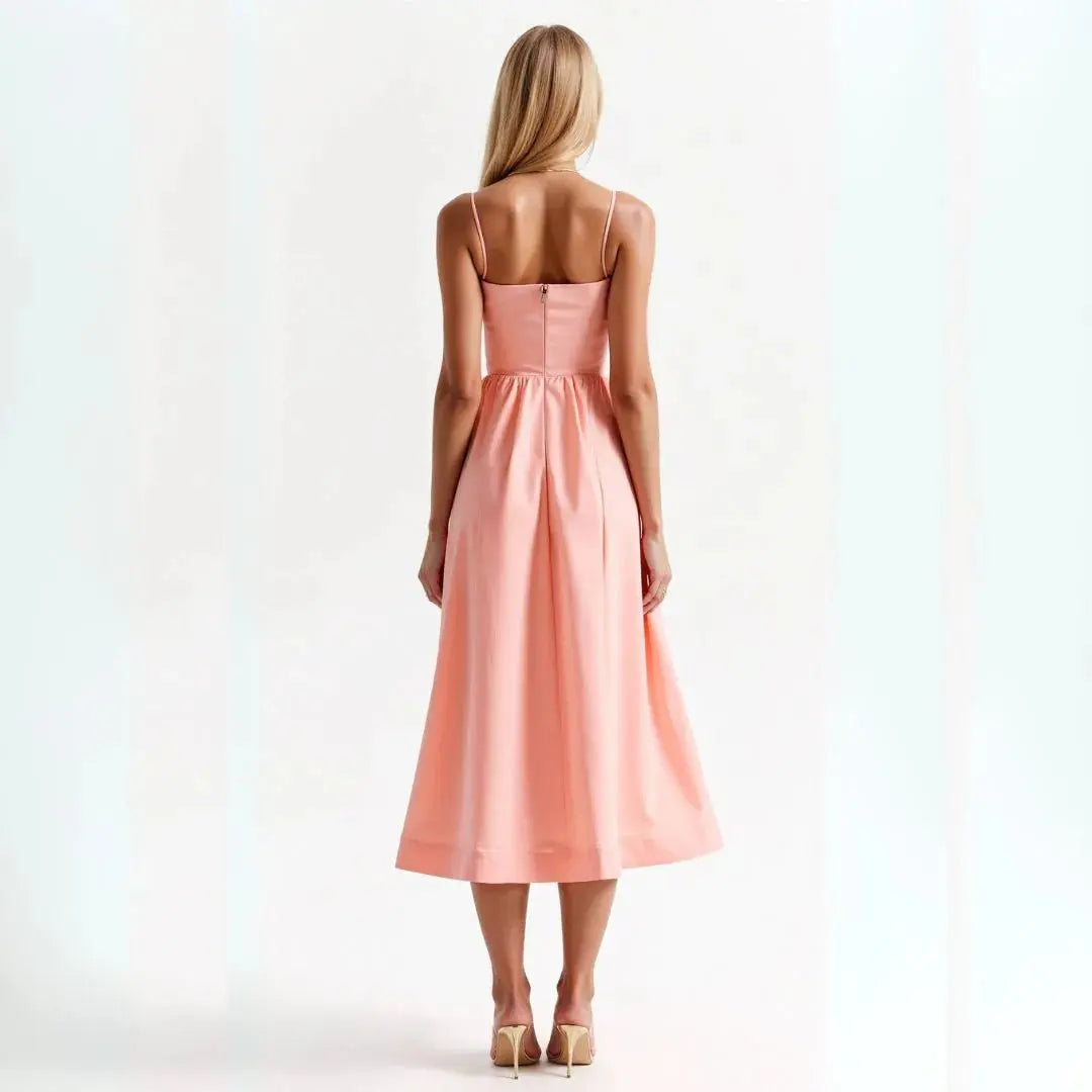 Sukienka Midi na Cienkich Ramiączkach z Rozkloszowaną Sylwetką