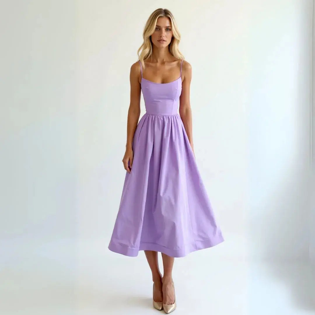 Sukienka Midi na Cienkich Ramiączkach z Rozkloszowaną Sylwetką