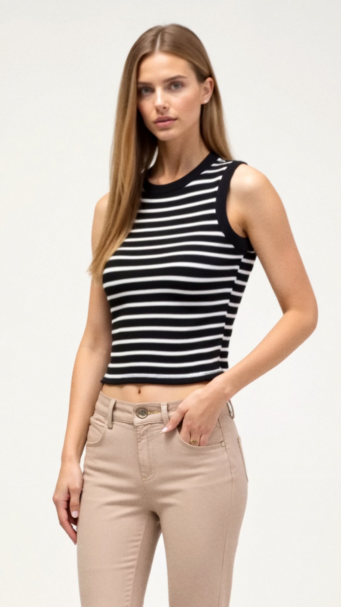 Kurzes Damen-Tanktop mit Rippstrick und maritimen Streifen 9