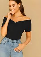 Damski Top Off‑Shoulder z Dopasowaną Linią i V‑Dekoltem