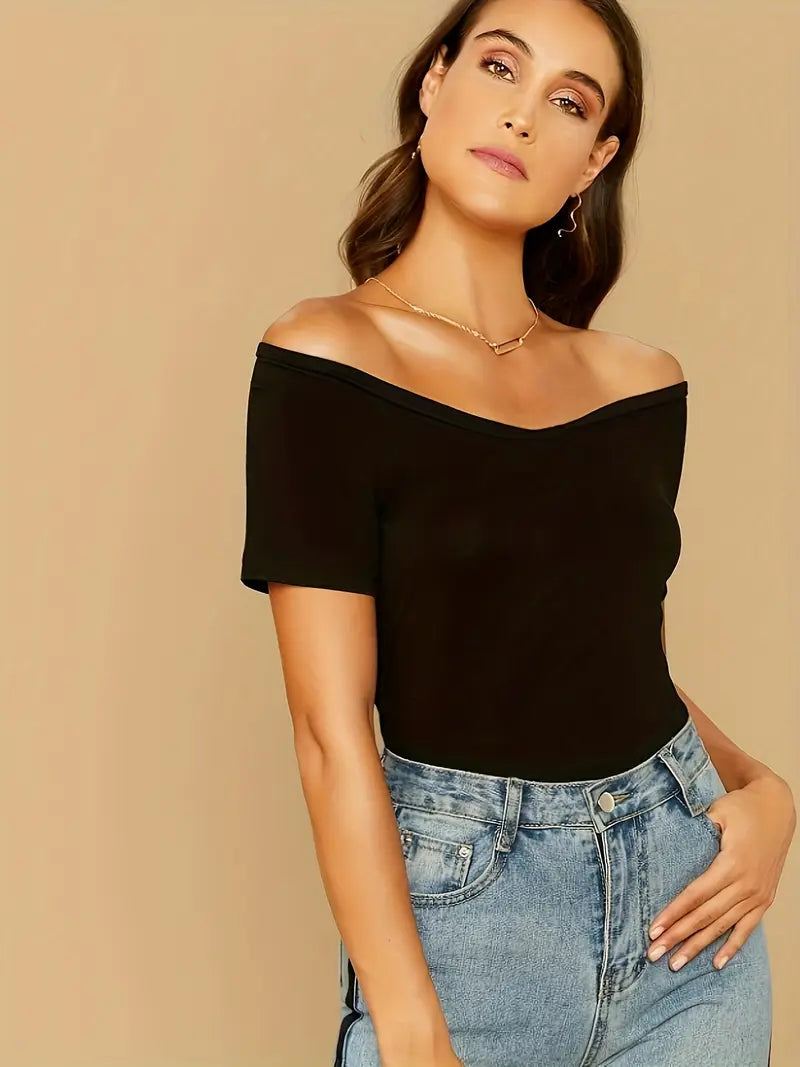 Damski Top Off‑Shoulder z Dopasowaną Linią i V‑Dekoltem